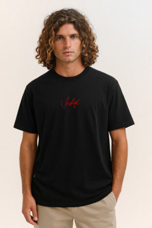 Camiseta Preta Oversized em Malhão - Pilar (Re)AJA